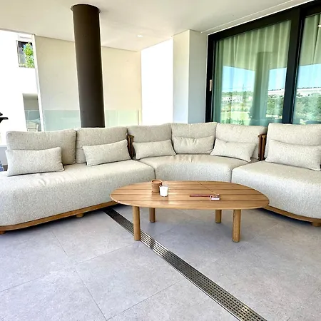 Stylish 3-bedroom In Azahar De Estepona